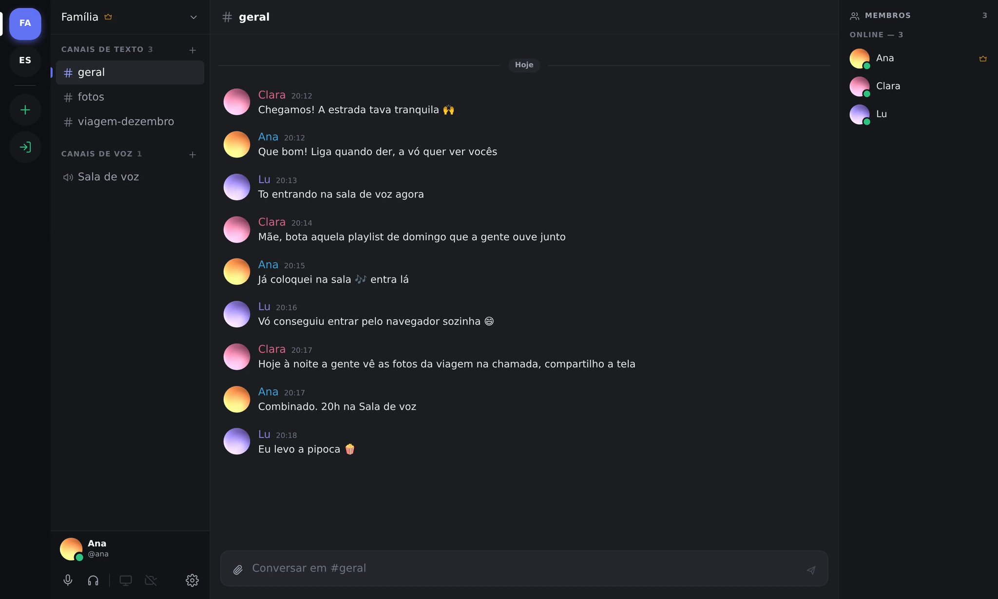 Comunidade Família do nexo chat no canal #geral, com a conversa entre Ana, Clara e Lu e a lista de membros online.